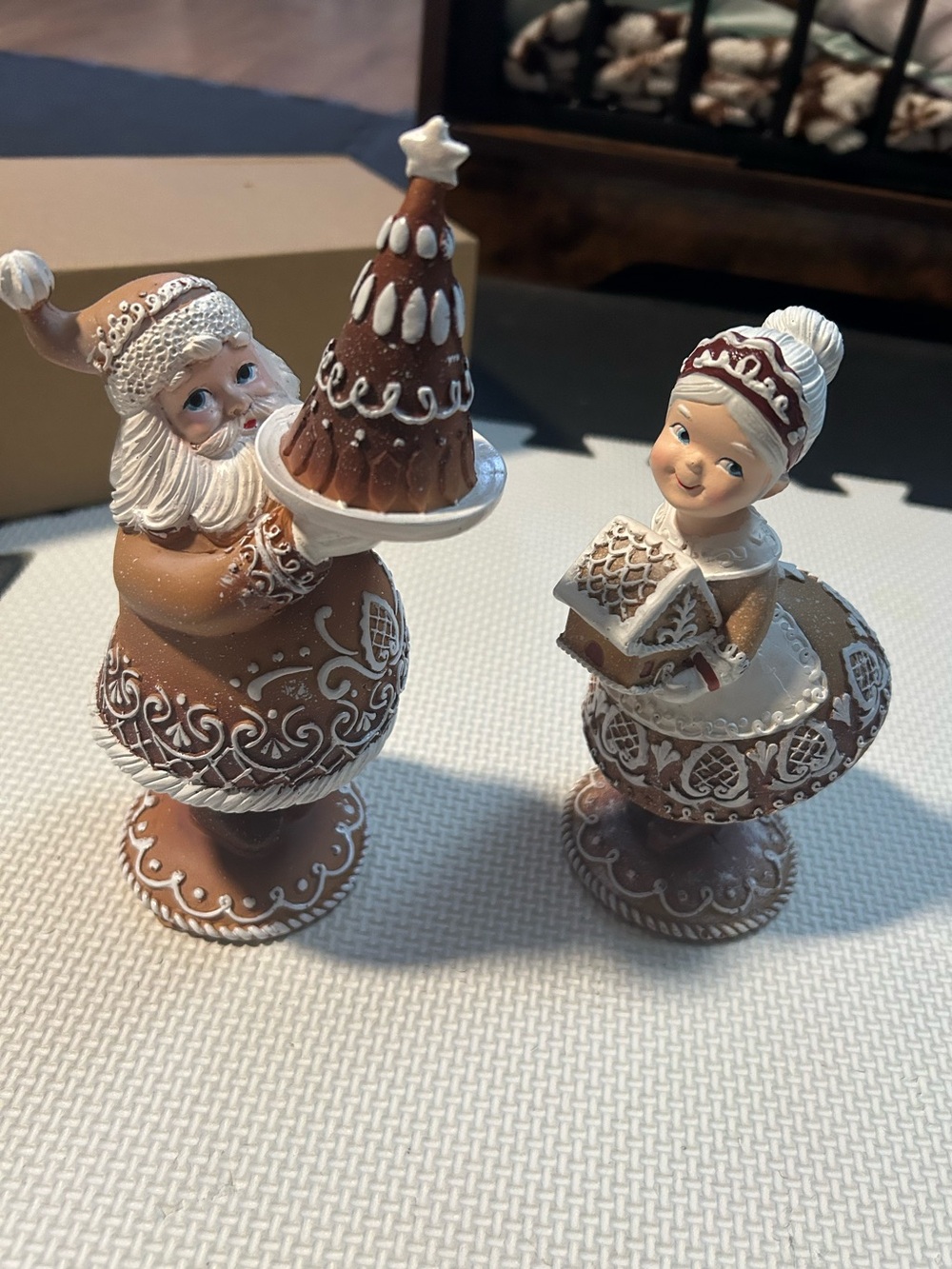 Gingerbread Santa & Mrs Claus